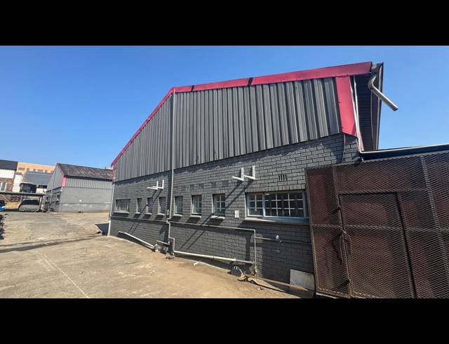266M² WAREHOUSE TO LET IN WYNBERG